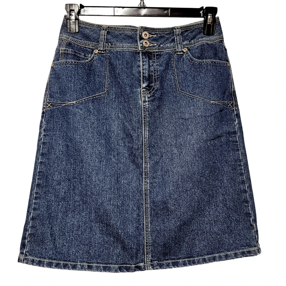 Dressbarn Women's Blue Denim A-Line Knee Length Skirt Size 4 Flap Back‎ Pocket